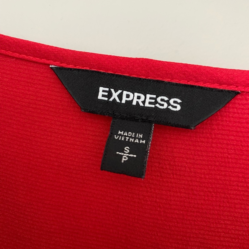 Express Bright Red V-Neck Short Sleeve Cuff Blouse Women’s Small - Picture 3 of 5